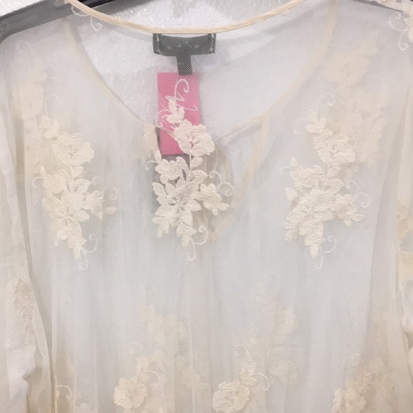 Karen Kane Blouse. - Picture 9 of 12